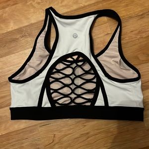 Lululemon SZ small no tags yoga top